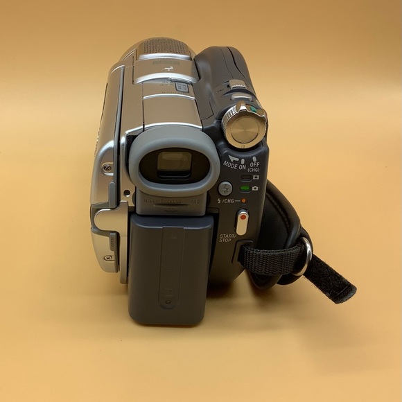 Sony Handycam DCR-DVD505 - Picture 5 of 8